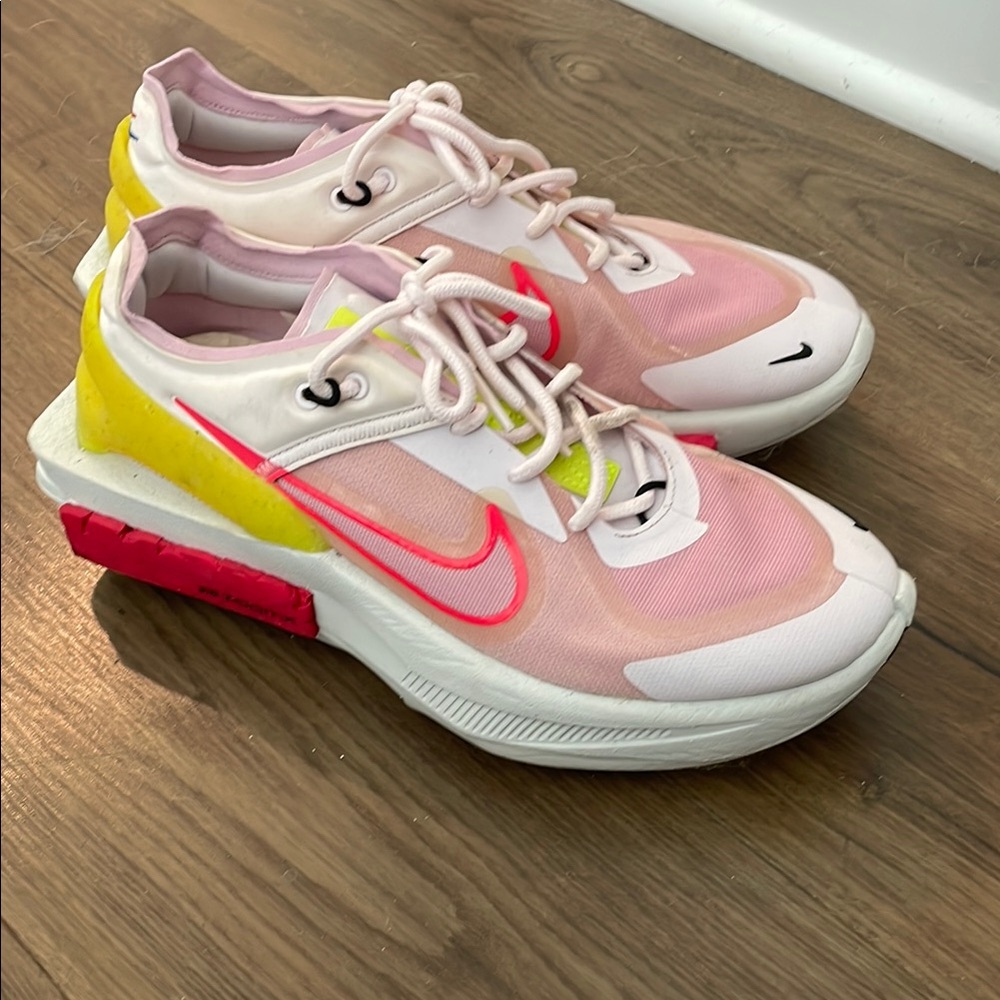 Nike Fontanka Edge Sneakers